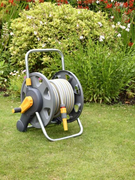 Hozelock 2475H Duvarda ve Yerde Kullanılabilen 60 m Kapasiteli Hortum Toplama Sarma Makarası